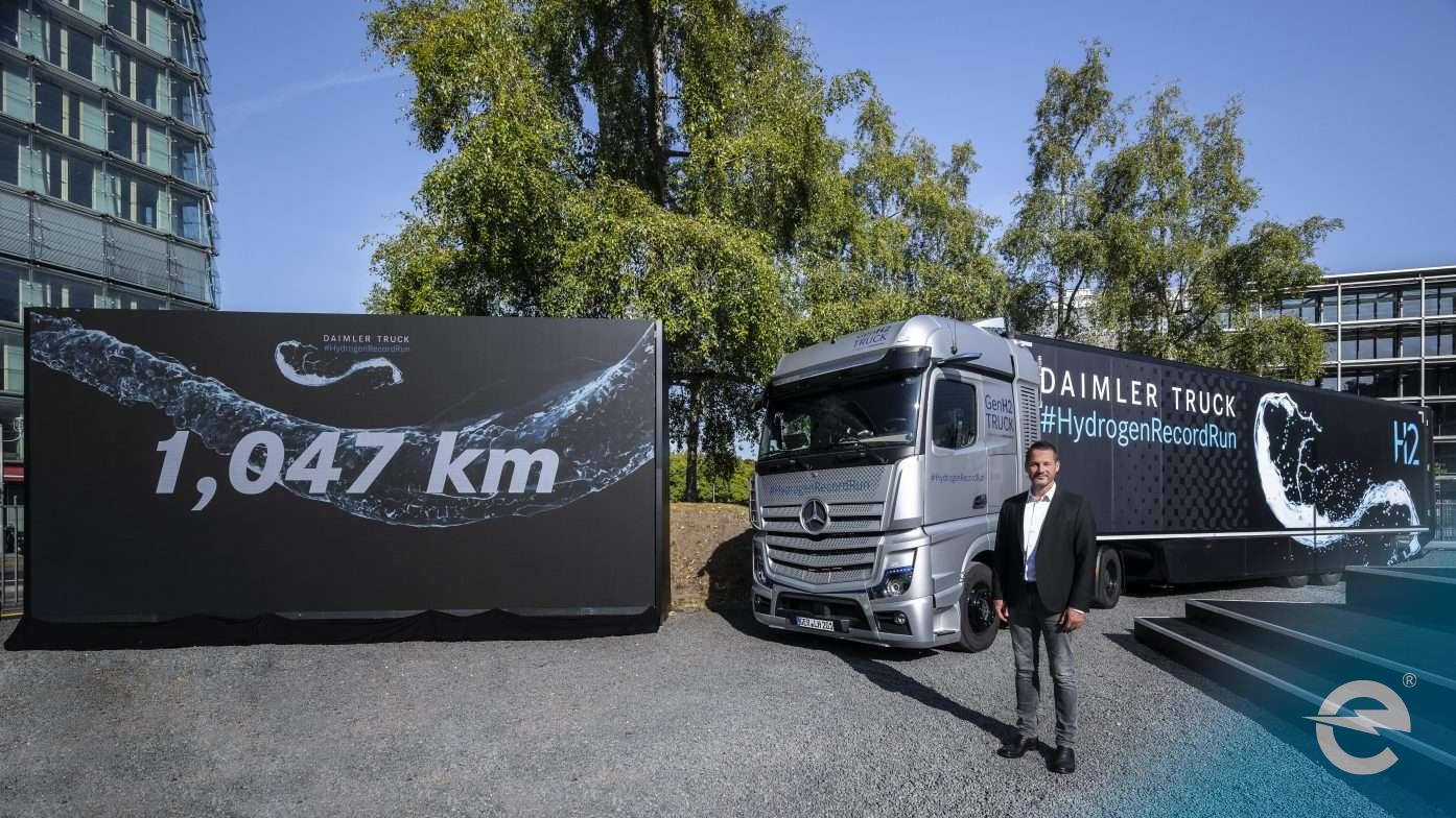 Entwicklungsziel von 1000+ km Reichweite mit Wasserstoff-Lkw wird von Daimler Truck erfolgreich demonstriert